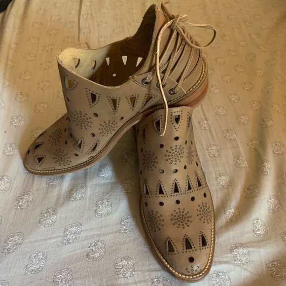 musse & cloud Shoes - Beautiful Leather Cut Out Booties musse & cloud Shoes - Beautiful Leather Cut Out Booties
